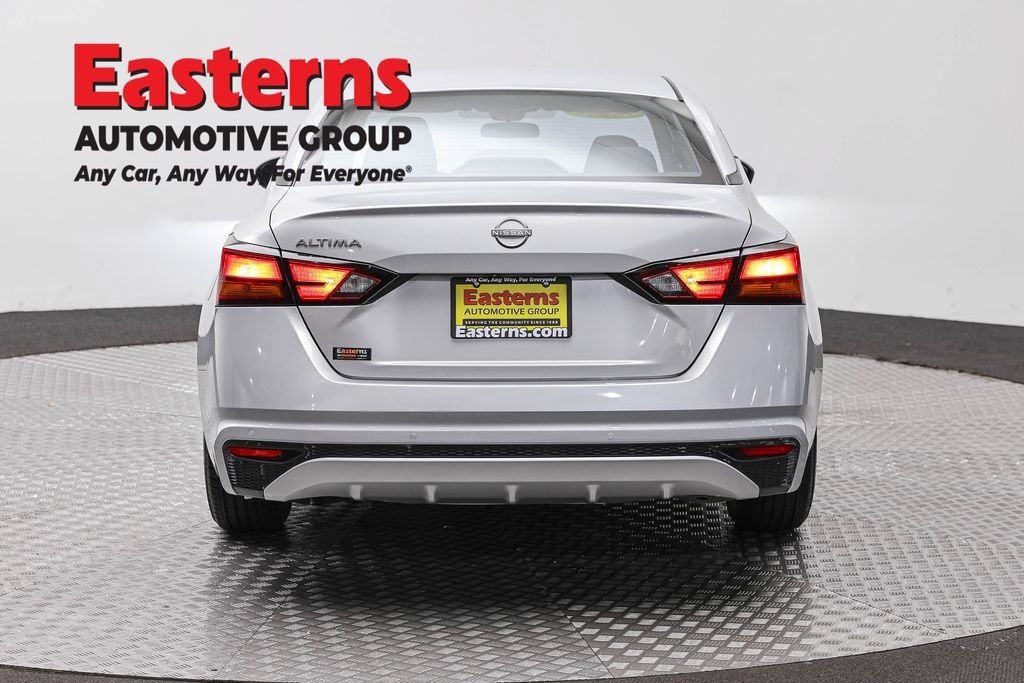 Used 2024 Nissan Altima 2.5 S FWD image 6