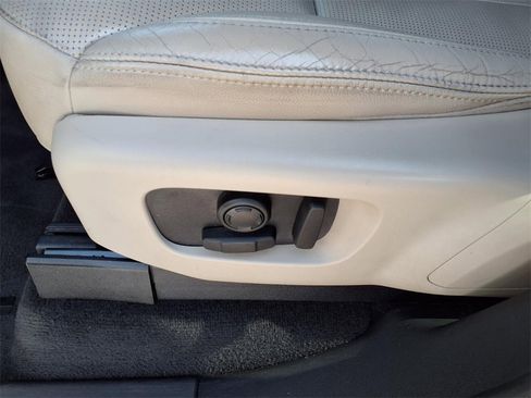 Used 2019 Land Rover Discovery HSE image 25