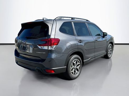 Used 2021 Subaru Forester Premium image 7