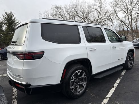 Certified 2024 Jeep Wagoneer Series III image 6