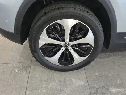 New 2025 Mercedes-Benz GLA 250