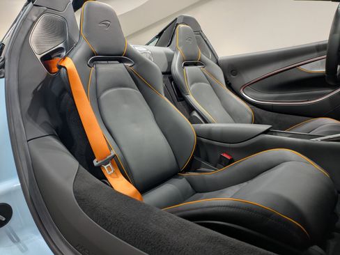 Used 2025 McLaren Artura Spider image 26