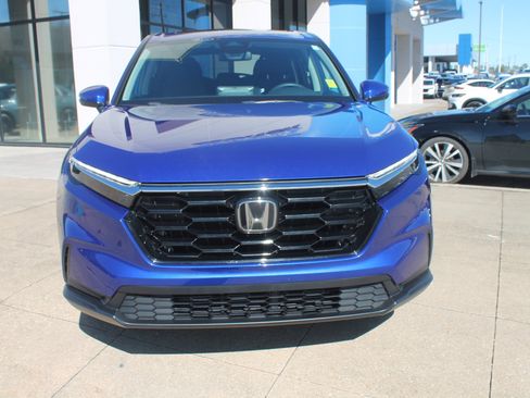 Used 2025 Honda CR-V EX image 2