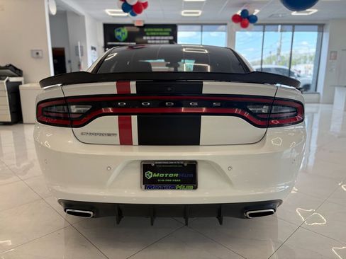 Used 2019 Dodge Charger SXT RWD image 11