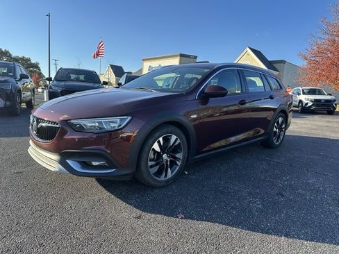 Used 2019 Buick Regal Preferred image 1