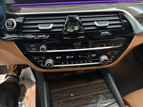 Used 2021 BMW 540i w/ Premium Package image 18