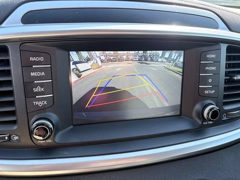 Used 2020 Kia Sorento S FWD image 18