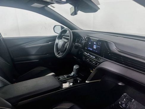 Used 2025 Toyota Camry SE w/ Convenience Package FWD image 9