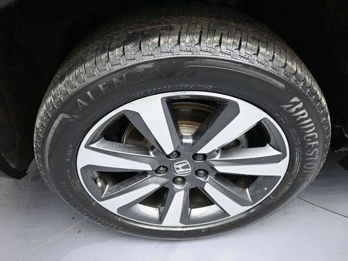 Used 2024 Honda Pilot Touring image 12