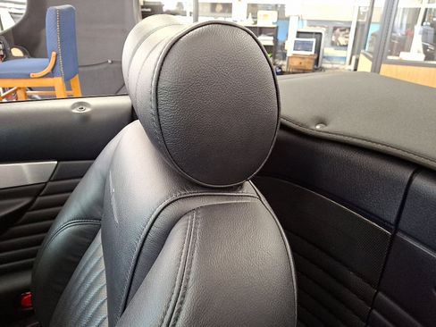 Used 2004 Ford Thunderbird image 17