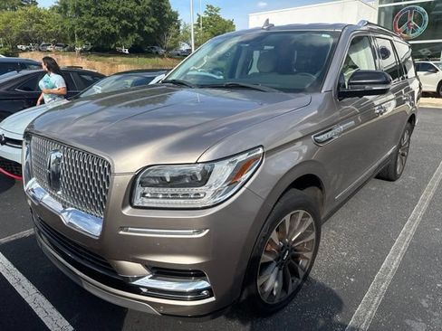 Used 2018 Lincoln Navigator Select AWD/4WD image 11