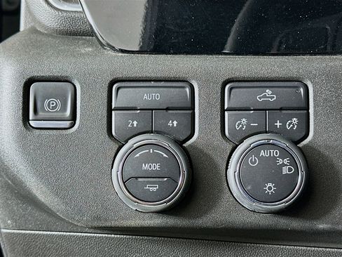 Used 2023 Chevrolet Silverado 1500 LT image 16