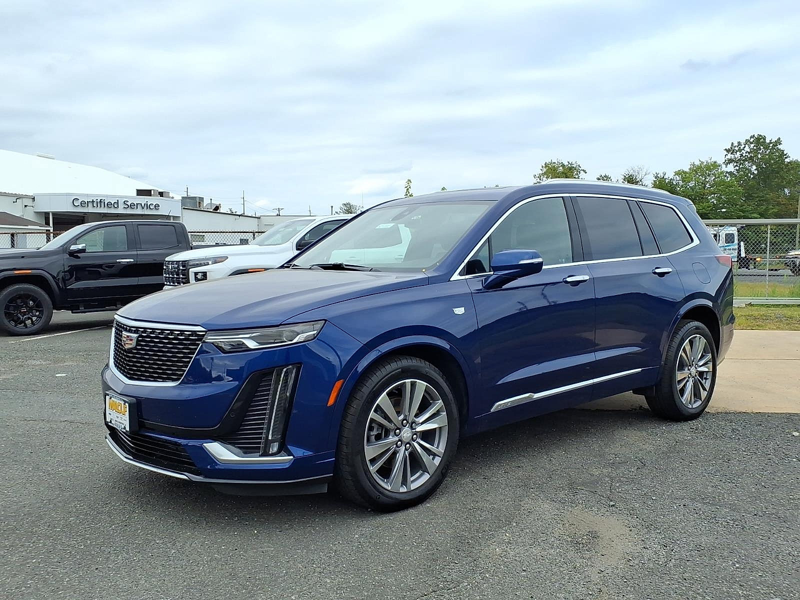 Used 2024 Cadillac XT6 Premium Luxury AWD/4WD image 3