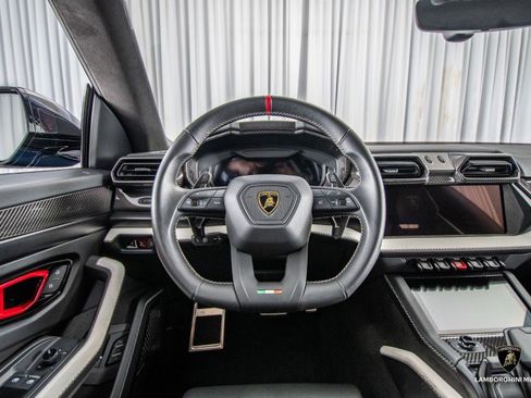 Used 2025 Lamborghini Urus SE image 51