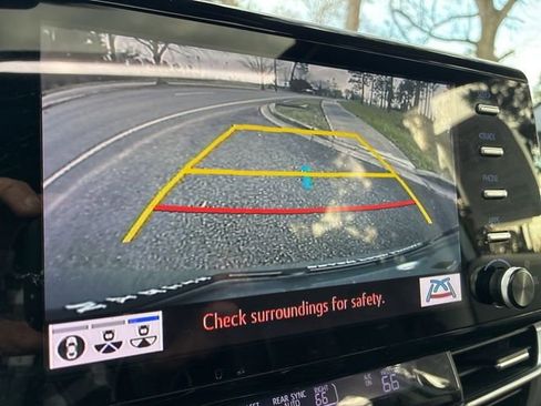 Used 2021 Toyota Sienna Platinum image 33