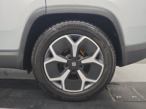 Used 2024 Rivian R1S Adventure AWD/4WD image 10