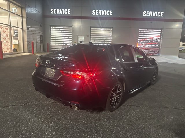 Used 2021 Toyota Camry SE w/ Audio Upgrade Package FWD image 4