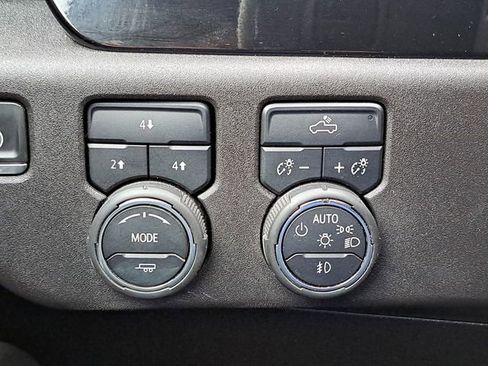 Used 2025 Chevrolet Silverado 2500 LT w/ Convenience Package image 21