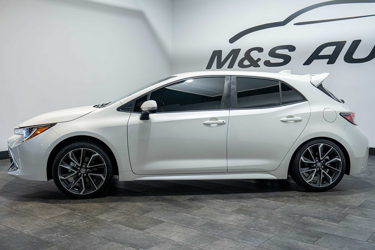 Used 2019 Toyota Corolla XSE FWD image 3