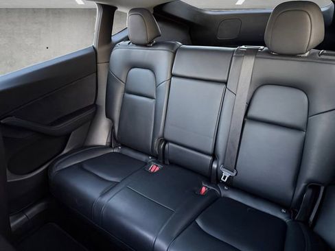 Used 2021 Tesla Model Y Long Range image 22