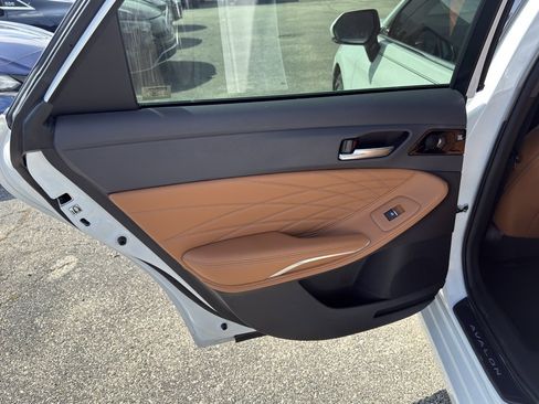 Used 2019 Toyota Avalon Limited w/ Advanced Safety Package image 11