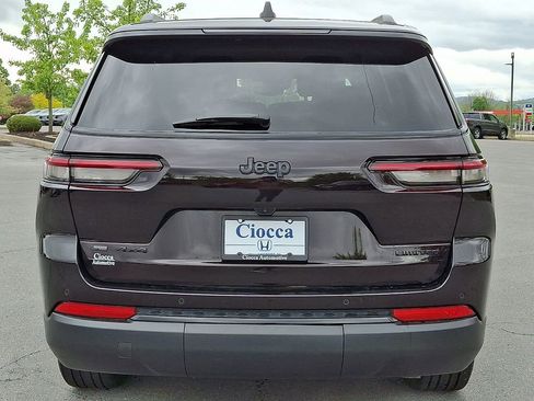 Used 2023 Jeep Grand Cherokee L Limited w/ Black Appearance Package AWD/4WD image 8