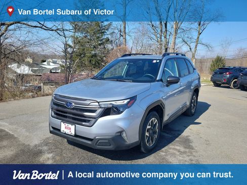 Used 2025 Subaru Forester Premium image 1