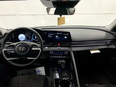 Used 2023 Hyundai Elantra SEL w/ Convenience Package FWD image 20