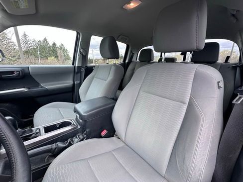 Used 2017 Toyota Tacoma SR5 w/ Tow Package image 12