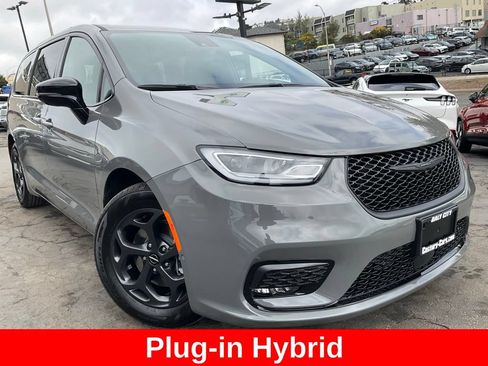 Used 2023 Chrysler Pacifica Limited w/ S Appearance Package FWD image 1