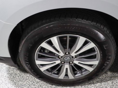 Used 2019 Nissan Pathfinder SV FWD image 11