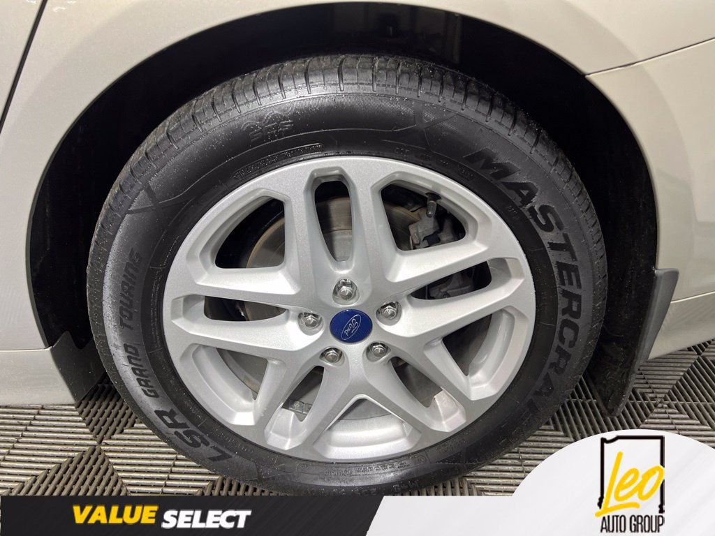 Used 2015 Ford Fusion SE FWD image 10