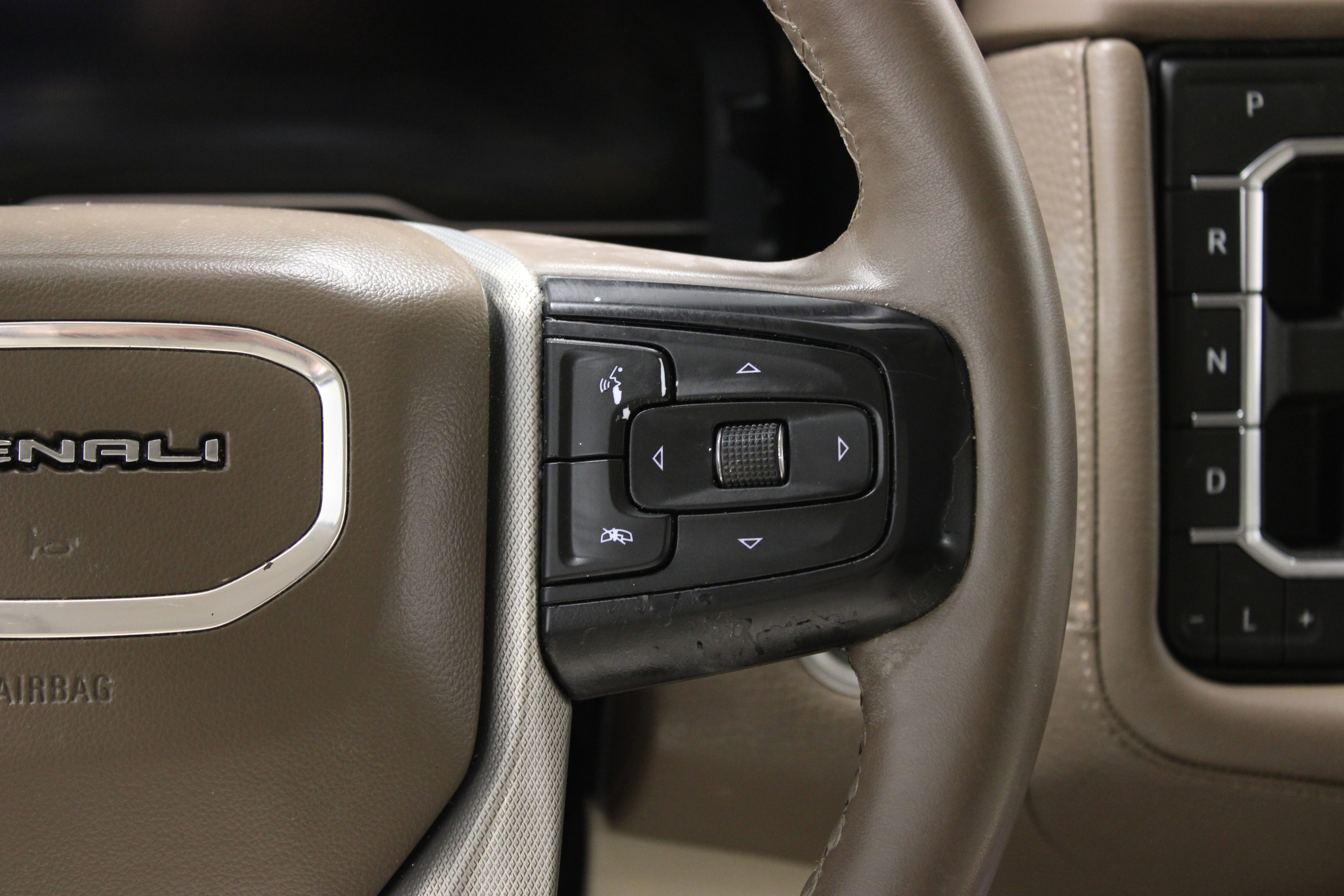 Used 2023 GMC Yukon XL Denali AWD/4WD image 25