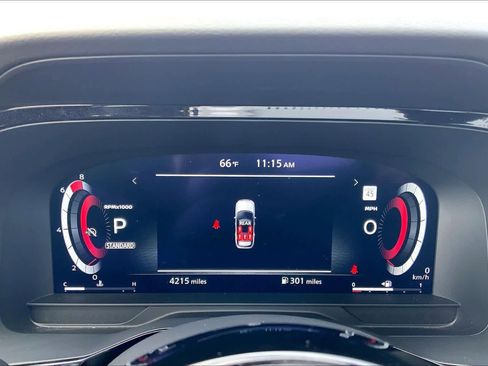 Used 2025 Nissan Pathfinder Platinum image 23