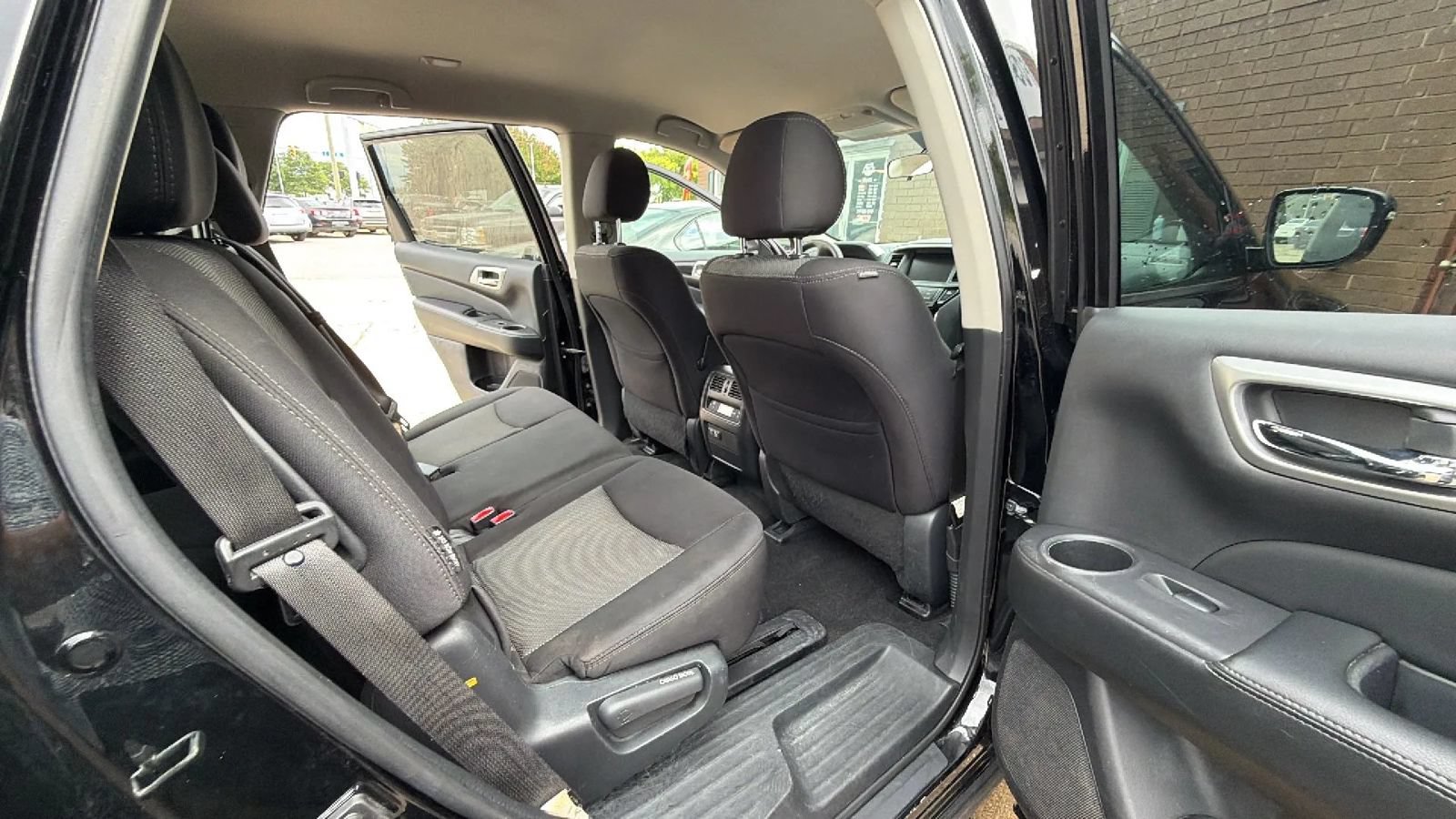 Used 2020 Nissan Pathfinder S AWD/4WD image 14