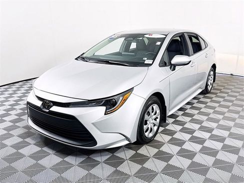 Certified 2025 Toyota Corolla LE image 3