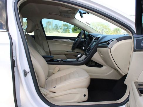 Used 2013 Ford Fusion SE FWD image 16