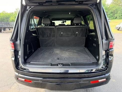 Used 2025 Jeep Wagoneer L Series II AWD/4WD image 24