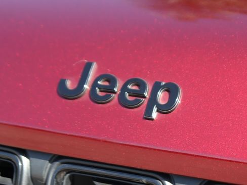 Used 2024 Jeep Grand Cherokee Altitude RWD image 48