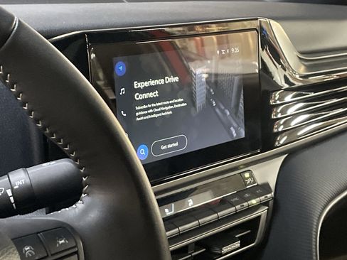 Used 2025 Toyota Camry SE w/ Convenience Package image 11