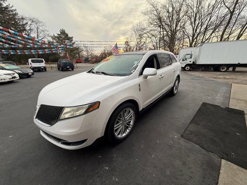 Used 2013 Lincoln MKT AWD image 4