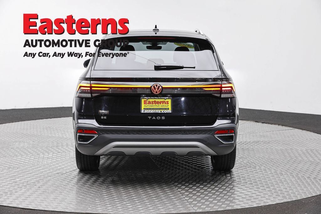 Used 2025 Volkswagen Taos SE FWD image 6