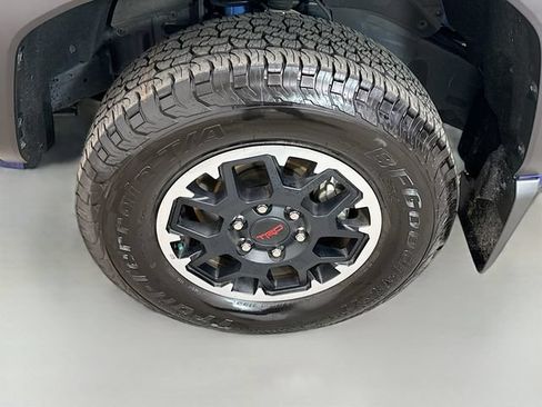 Used 2025 Toyota Tacoma TRD Off-Road AWD/4WD image 30