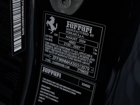 Used 2025 Ferrari SF90 Spider image 31