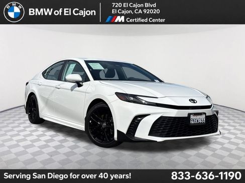 Used 2025 Toyota Camry SE w/ Convenience Package FWD image 1