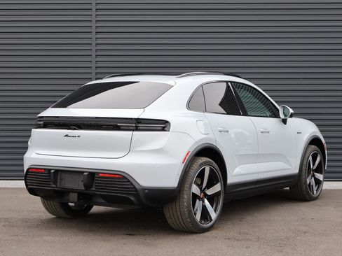 New 2026 Porsche Macan 4 Electric AWD/4WD image 9