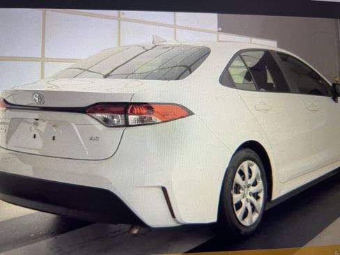 Used 2025 Toyota Corolla LE image 5
