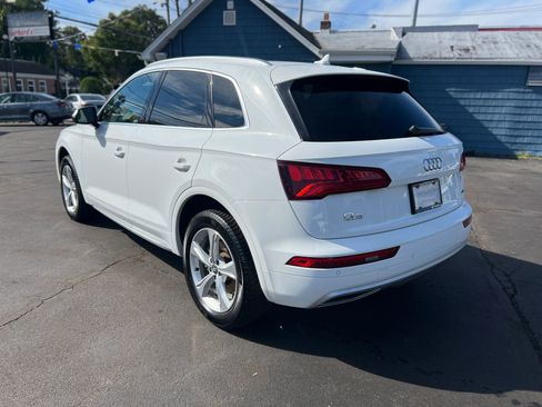 Used 2020 Audi Q5 2.0T Premium w/ Convenience Package image 4