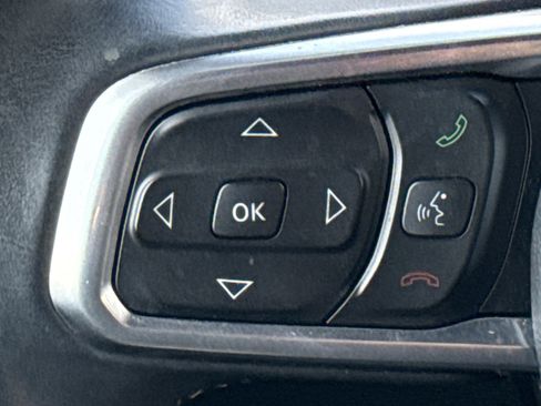 Used 2019 Jeep Wrangler Unlimited Sahara image 21