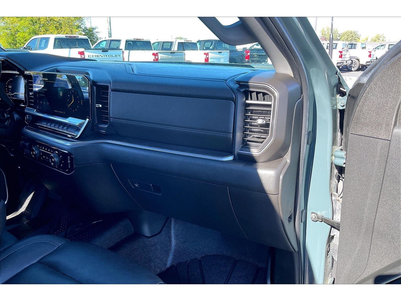 Used 2025 Chevrolet Silverado 3500 LTZ AWD/4WD image 18